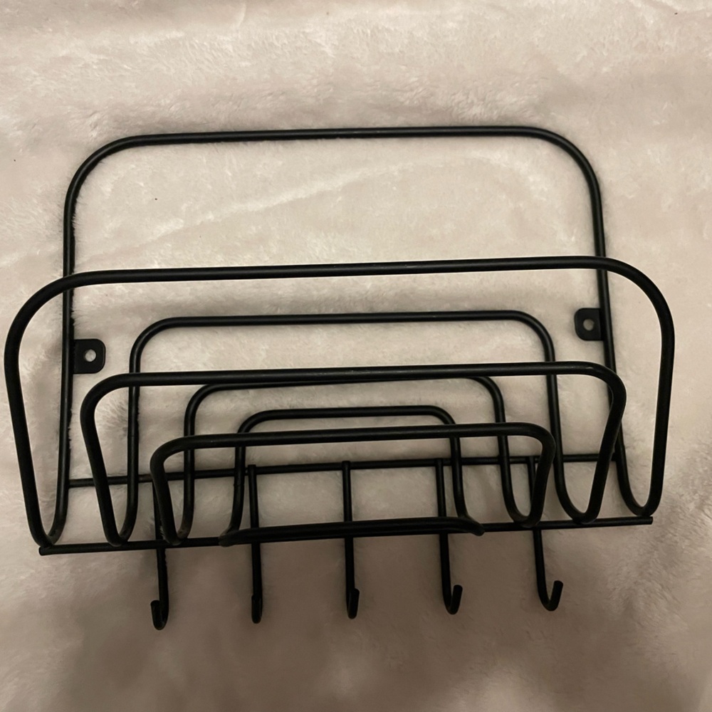 Black Metal Mail & keys Rack